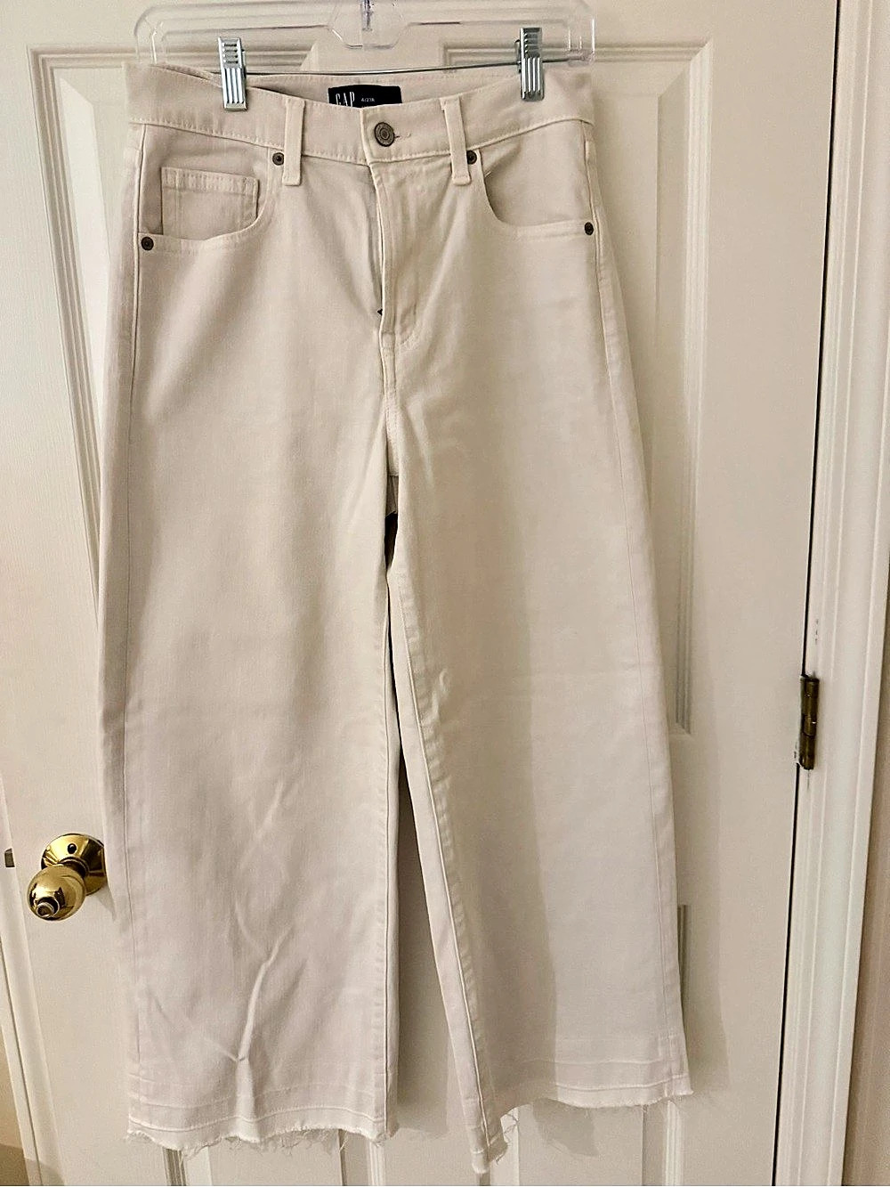 GAP High Rise Wide-Leg Crop Wide-Leg Crop Jeans in Cream Like New